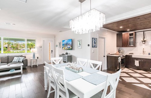 North Andrews Gardens House | Private 3/2 home, heated salt water pool, under 3 miles to beach