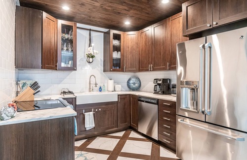 North Andrews Gardens House | Private 3/2 home, heated salt water pool, under 3 miles to beach