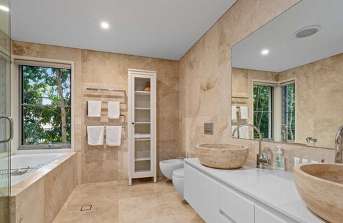 Northwood House | Private 3-Bed North Shore Haven with Swimming Pool