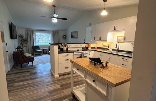 Holland House | Private 3 Bedroom home, close to Holland and Saugatuck