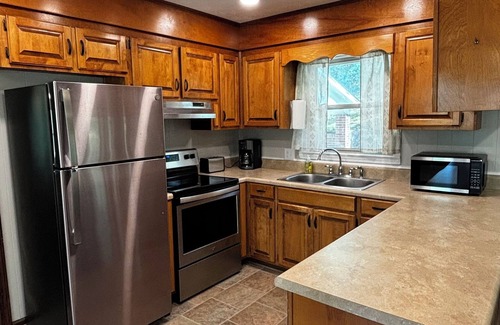 Oconee County House | Private 3-bedroom house sleeps 8~creek & pool table