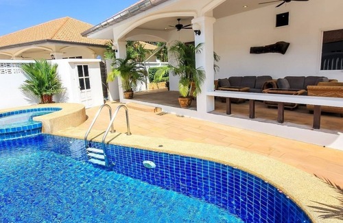 Hin Lek Fai Villa | Private 3 bedroom Pool Villa NG23