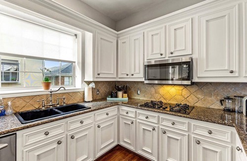 Hyde Park House | Private 3-Story Home + Near Med Center + Museums