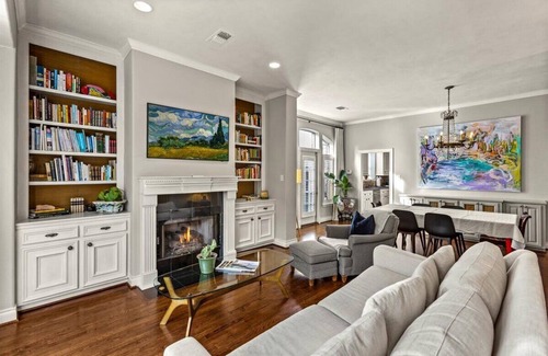 Hyde Park House | Private 3-Story Home + Near Med Center + Museums