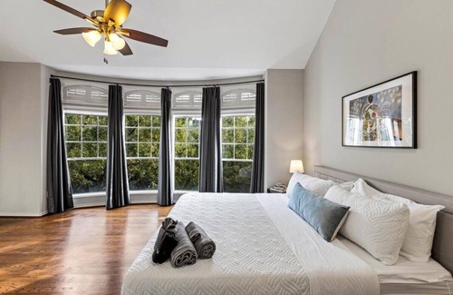 Hyde Park House | Private 3-Story Home + Near Med Center + Museums