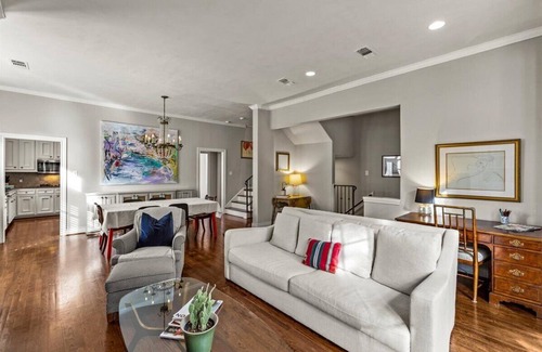 Hyde Park House | Private 3-Story Home + Near Med Center + Museums