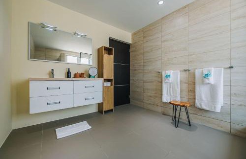 Esmeralda House | Private 3brvillaclose2best Beaches 2 Pools Naturev