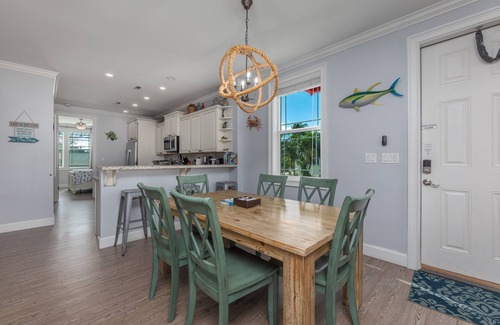 Marathon Villa | Private 4/3 Pool Heater/Dock/Kayaks/Bikes,etc