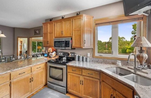 Rosemount House | Private 4 BR Home * Pool * Hot tub *Arcade