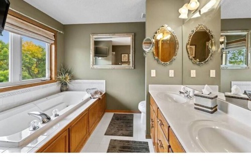 Rosemount House | Private 4 BR Home * Pool * Hot tub *Arcade