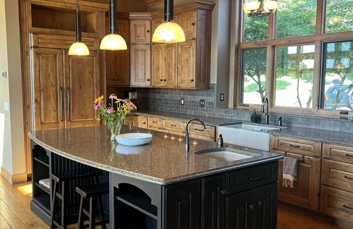 Elizabeth House | Private 50-acre Home Pet Friendly-Huge Greatroom-Firepit-Pond-Gameroom