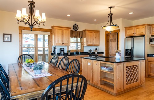 Ellijay Cabin | ❤Private 5Bed Luxury Lodge w/Breathtaking Mtn&LakeViews,HotTub,FireTable,Games