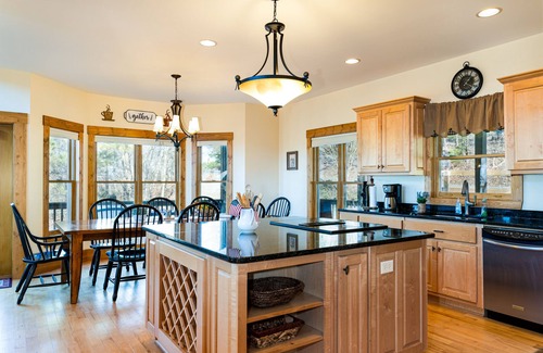 Ellijay Cabin | ❤Private 5Bed Luxury Lodge w/Breathtaking Mtn&LakeViews,HotTub,FireTable,Games