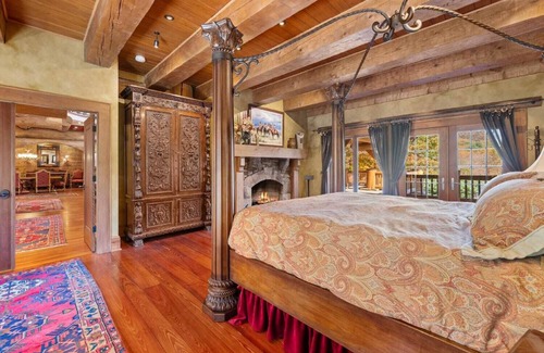Cleveland House | Private 7-Bedroom Lodge with 130 Acres in the Mountains!