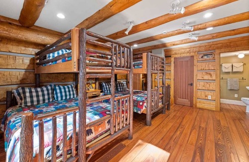 Cleveland House | Private 7-Bedroom Lodge with 130 Acres in the Mountains!