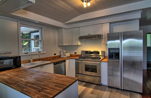 Muskoka Lakes Cottage | Private 900 ft frontage Lake Joseph, Port Sandfield, Boathouse, Sunsets!