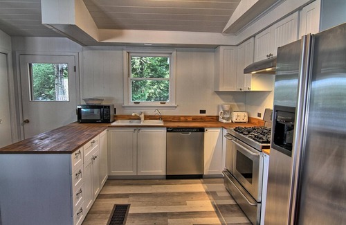 Muskoka Lakes Cottage | Private 900 ft frontage Lake Joseph, Port Sandfield, Boathouse, Sunsets!
