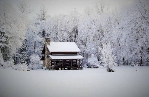 Connellys Springs Cabin | Private adult couples retreat by a relaxing creek.