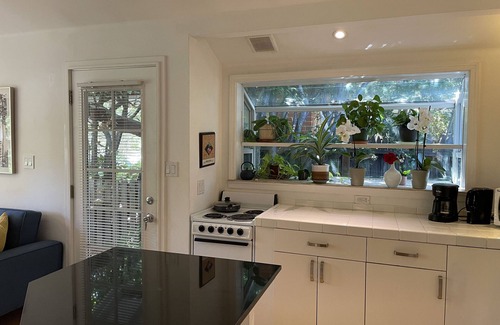 Fair Oaks Cottage | Private and peaceful one bedroom cottage Menlo Park California near 3 hospitals