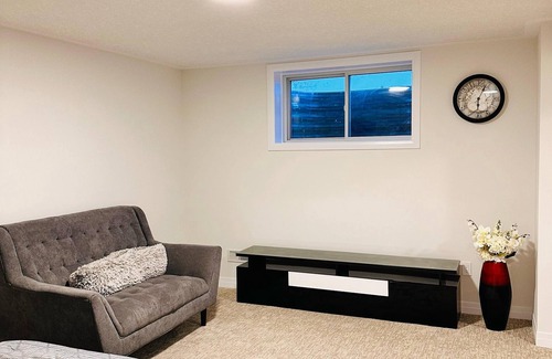 Doon South Apartment | Private and Spacious Basement Studio