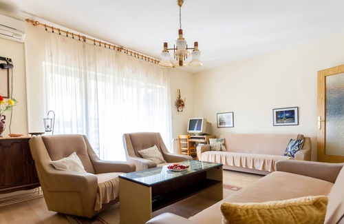 Bogovici Apartment | Private apartment for max. 8 people, minutes from the beach and downtown