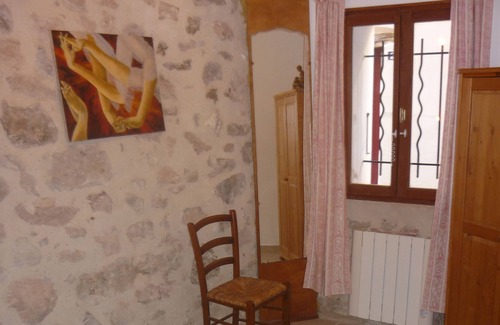 Puget-Ville Apartment | private apartment in a house in a peaceful Provençal hamlet, ideal for hikers