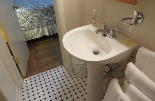 West Central Apartment | Private Apartment in the Core of Downtown, sleeps 2 (Harrison)