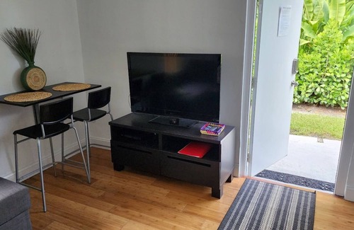 Ludlam Apartment | Private Apartment Miami Kendall near Zoo, The Falls Mall, and Miami Dade College
