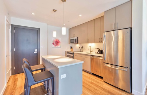 Seaport District Apartment | Private Apt In Downtown Seaport with Pool