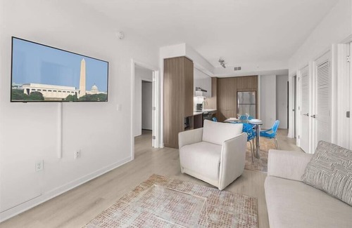 NoMa Hotel | Private Balcony & Free Outdoor Wifi | 2BR in Central DC