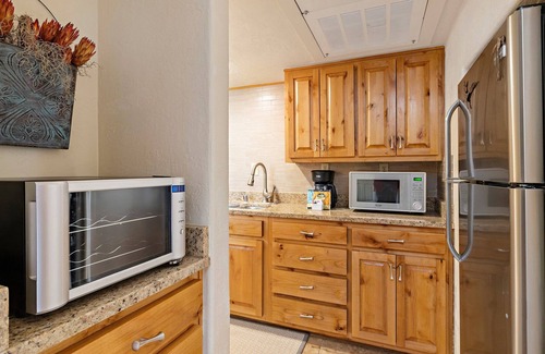 Northeast Santa Fe Hotel | PRIVATE BALCONY, KIVA FIREPLACE, WALK TO PLAZA
