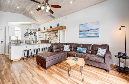 Lindfields House | Private Basketball Court & Pool: Kissimmee Retreat
