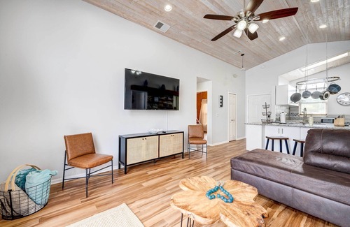 Lindfields House | Private Basketball Court & Pool: Kissimmee Retreat