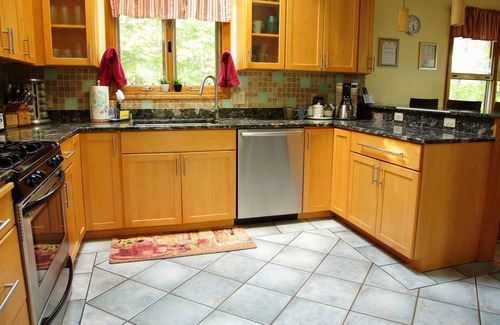 Greenwood House | Private beach, 8 kayaks/canoes, Bocce- perfect for multiple families to share!
