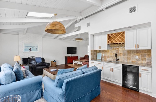 Culloden Shores Cottage | Private Beach access 4 bedroom house in the beautiful Culloden neighborhood