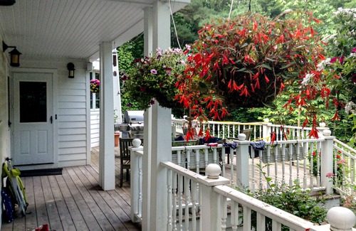 Lakeside Cottage | Private Beach Access! Harbor Country Perfection!