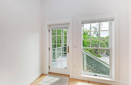 Englewood House | Private Beach and Incredible Sunsets-Exquisite Home