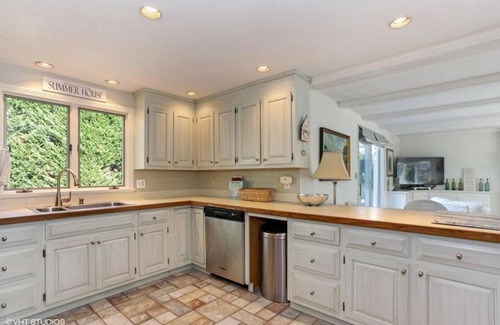 North Chatham House | Private Beach, Beautiful Neighborhood, Well-Behaved Pet Friendly