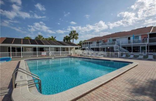 Bayview House | Private Beach Condo Mins To Beach, Pool, Hot Tub