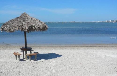 Bayview House | Private Beach Condo Mins To Beach, Pool, Hot Tub