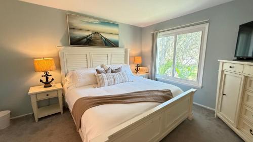 Bayview House | Private Beach Condo Mins To Beach, Pool, Hot Tub
