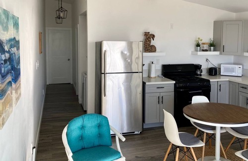 Santa Monica Cottage | Private Beach Entrance- Beach Corner House