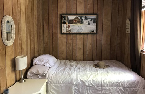 Rideau Lakes Cottage | Private Beach Front Cottage