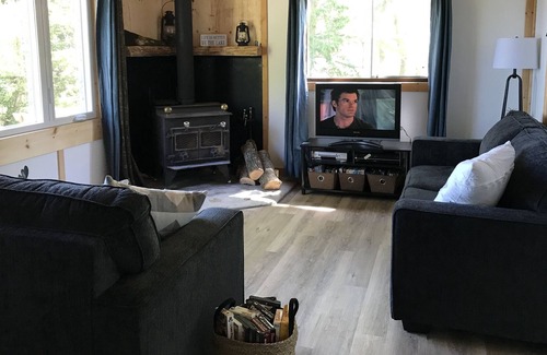 Rideau Lakes Cottage | Private Beach Front Cottage