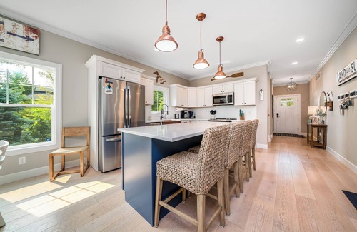 Miami Park House | Private Beach, Hot Tub, Basketball Court, Fire Pit, Screened Porch & SO Much More!