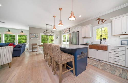 Miami Park House | Private Beach, Hot Tub, Basketball Court, Fire Pit, Screened Porch & SO Much More!