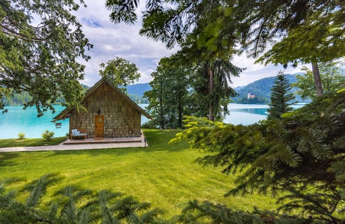 Bled Cottage | Private beach house on Lake Bled