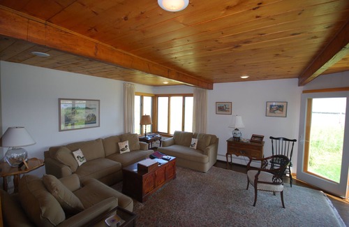 East Dennis House | Private Beach w/Ocean & harbor view