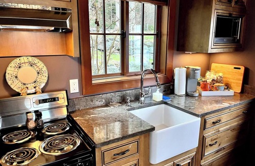 Friday Harbor House | Private, Beachfront Guesthouse