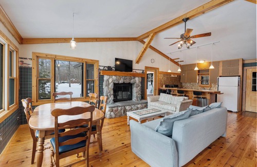 Carp Lake Cottage | Private beachfront cottage, WiFi and AC on Lake Paradise, minutes from Mackinaw